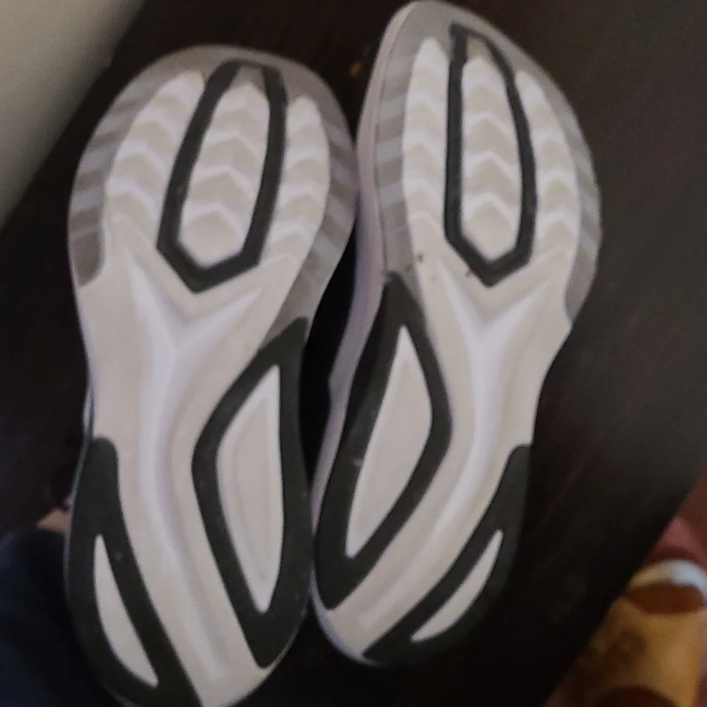 Running Shoes - Picture 4 of 4